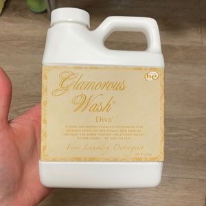Glamorous Wash / Diva Wash Laundry Detergent